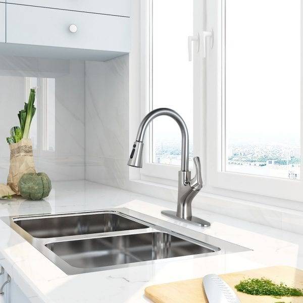 Pull Down Sprayer ဖြင့် Brushed Nickel Kitchen Faucet ၂