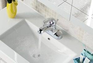 How to remove the hot and cold water faucet