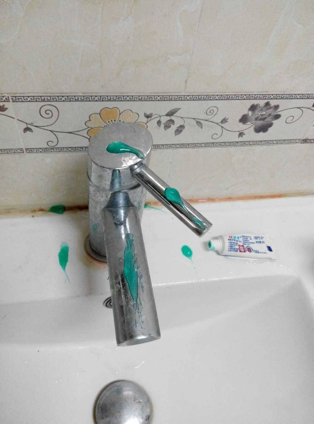 So reinigen Sie Waschbecken Wasserhahn 3 86a7cf9b94f85d56