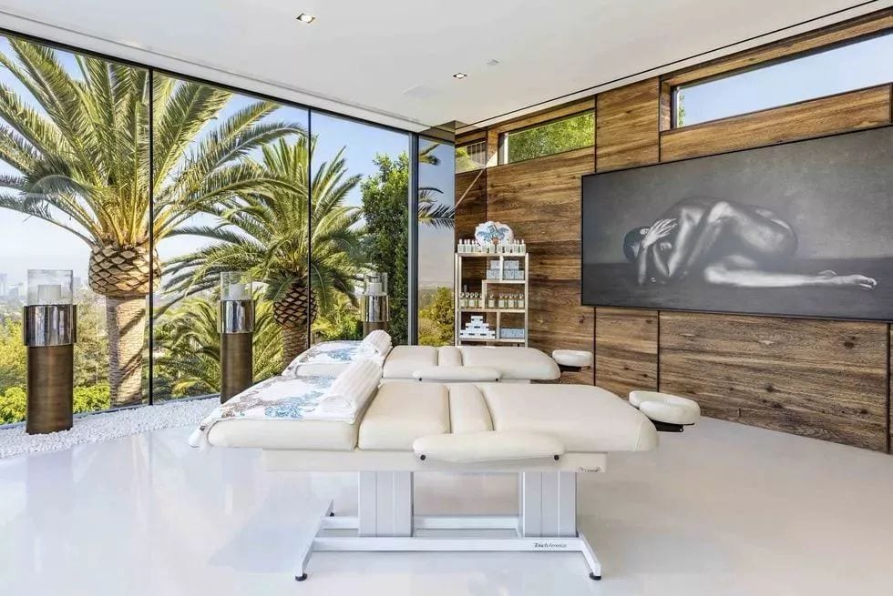 What Does a $1.7 Billion Mansion Look Like? There are Just 21 Bathrooms, and If You Buy Them, You Get a Helicopter Free, and The Netizens: They're All Happy, Just Missing the Money 55 640 5