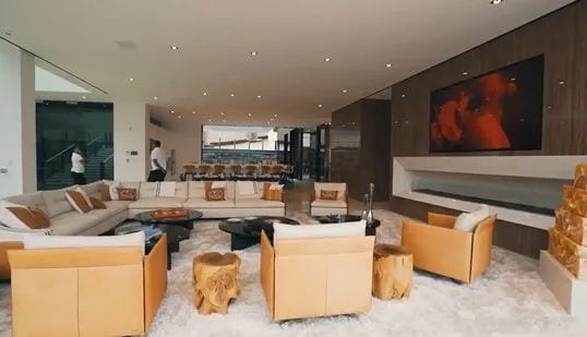 What Does a $1.7 Billion Mansion Look Like? There are Just 21 Bathrooms, and If You Buy Them, You Get a Helicopter Free, and The Netizens: They're All Happy, Just Missing the Money 57 640 6